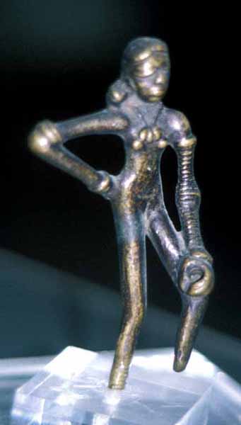 Unknown, Mohenjo-daro dancing girl, c.2500 BCE, National Museum of India, Delhi. ¬©Kathleen Cohen, World Images Project. 