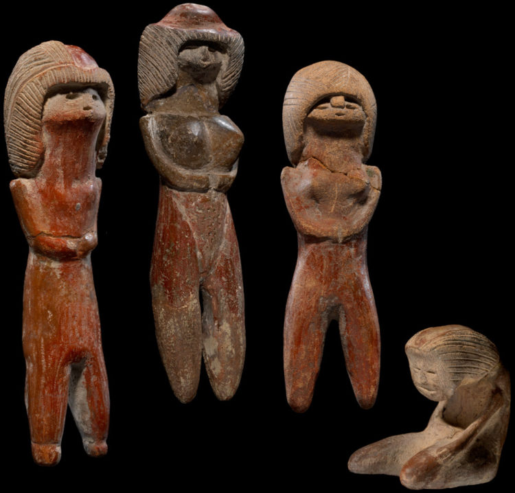 Valdivia female figurines