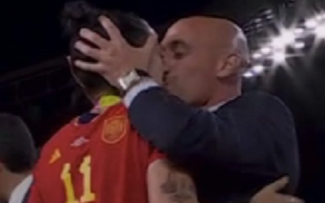 Screen capture of Luis Rubiales forcibly kissing Jenni Hermoso.